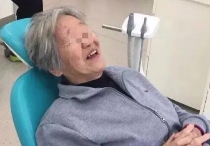 佛山拜博口腔做微創(chuàng)種植牙挺靠譜—80歲丁阿姨親診經(jīng)歷分享